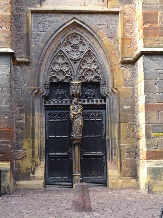 Seitenportal an Dominikanerkirche Colmar