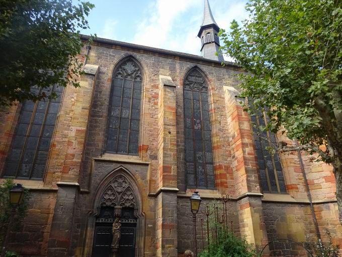 Sdfassade der Dominikanerkirche in Colmar