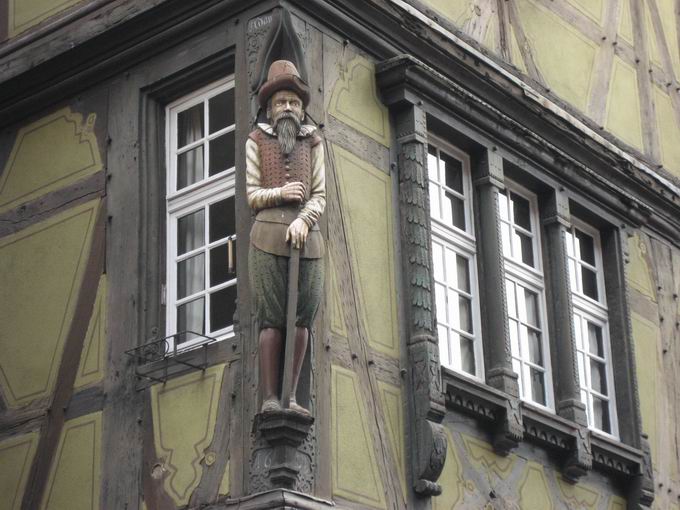 Holzfigur am Haus Zum Kragen Colmar