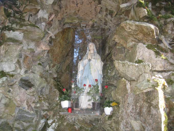 Marienfigur Lourdes-Grotte bei Todtnauberg