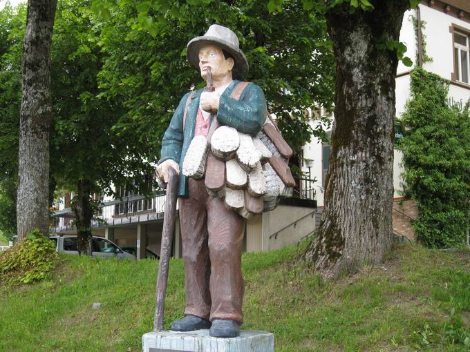 Brunenfigur Brstenhnder-Brunnen in Todtnauberg